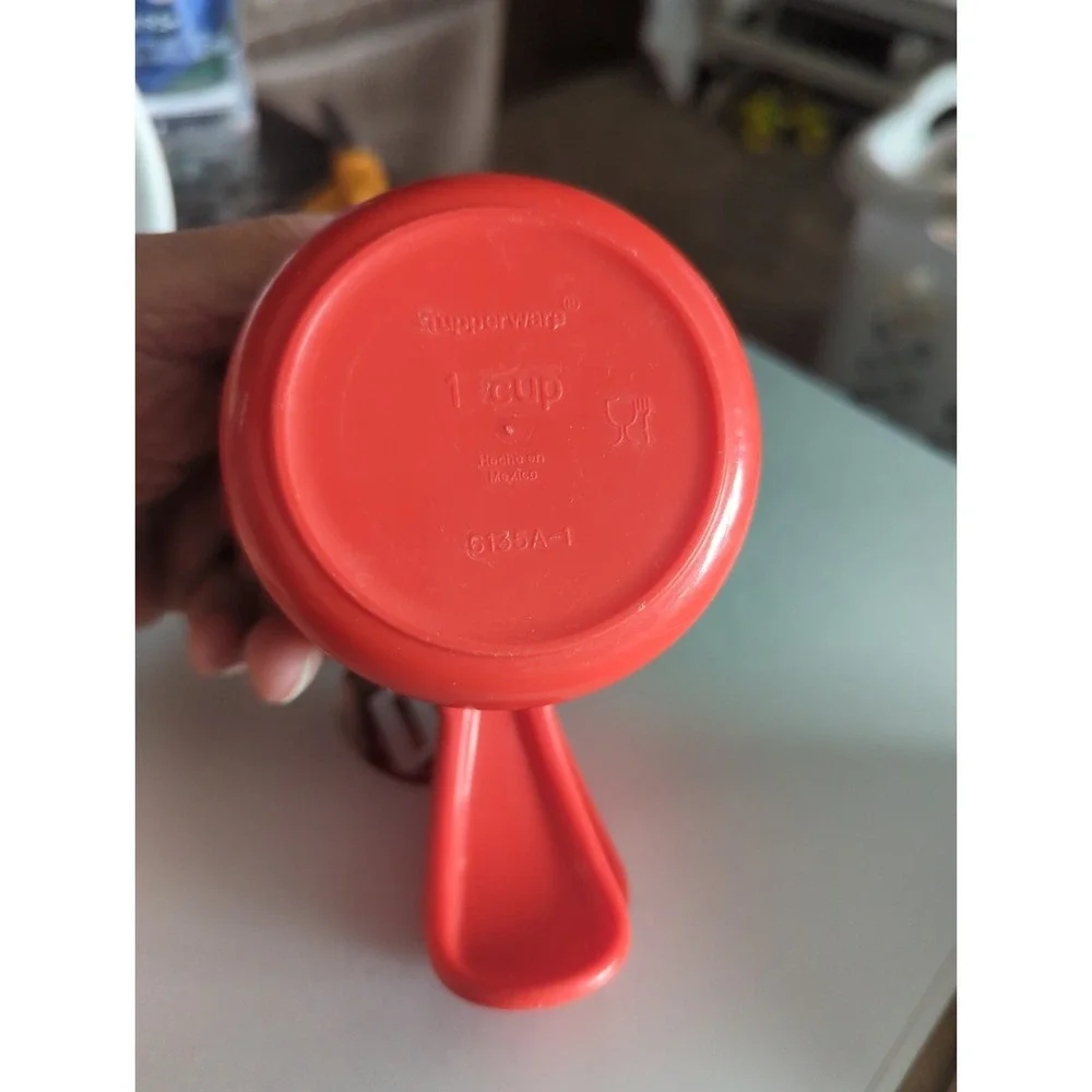 Tupperware Measuring Cups Curved Handle Double Spout #6135A-1 Chili Red